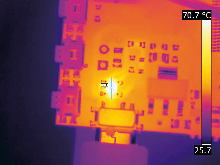 啟用了微距模式的FLIR T540相機拍攝的PCBA圖像。相機以微距模式在76°C測量目標(biāo)熱點。